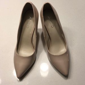 Aldo NWOT Beige Pointed Toe Heel